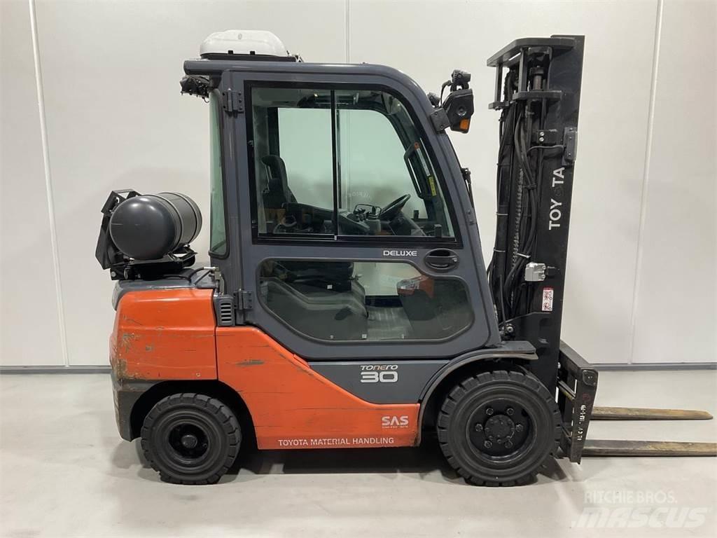 Toyota 02-8FGF30 天然气叉车