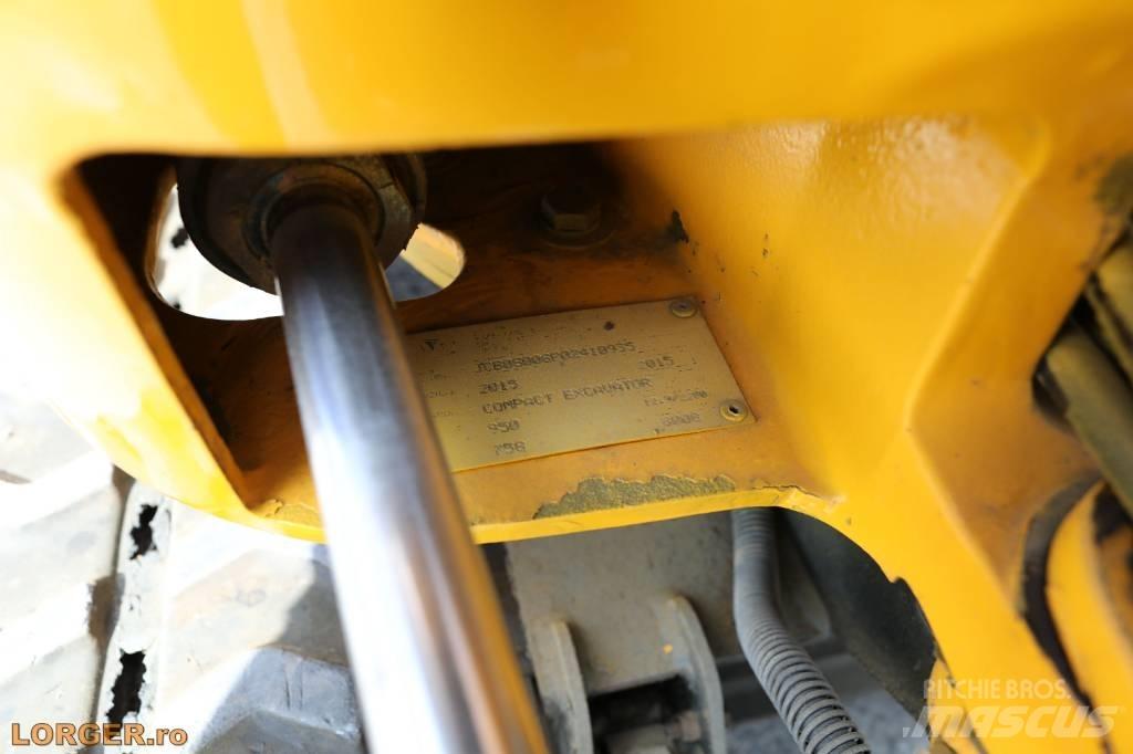 JCB 8008 CTS 小型挖掘机
