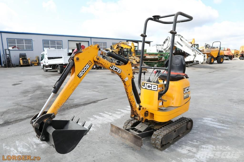 JCB 8008 CTS 小型挖掘机