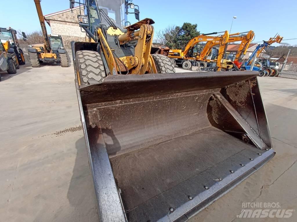 Komatsu WA270-7 轮式装载机