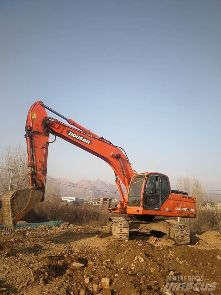 Doosan dx225 履带挖掘机