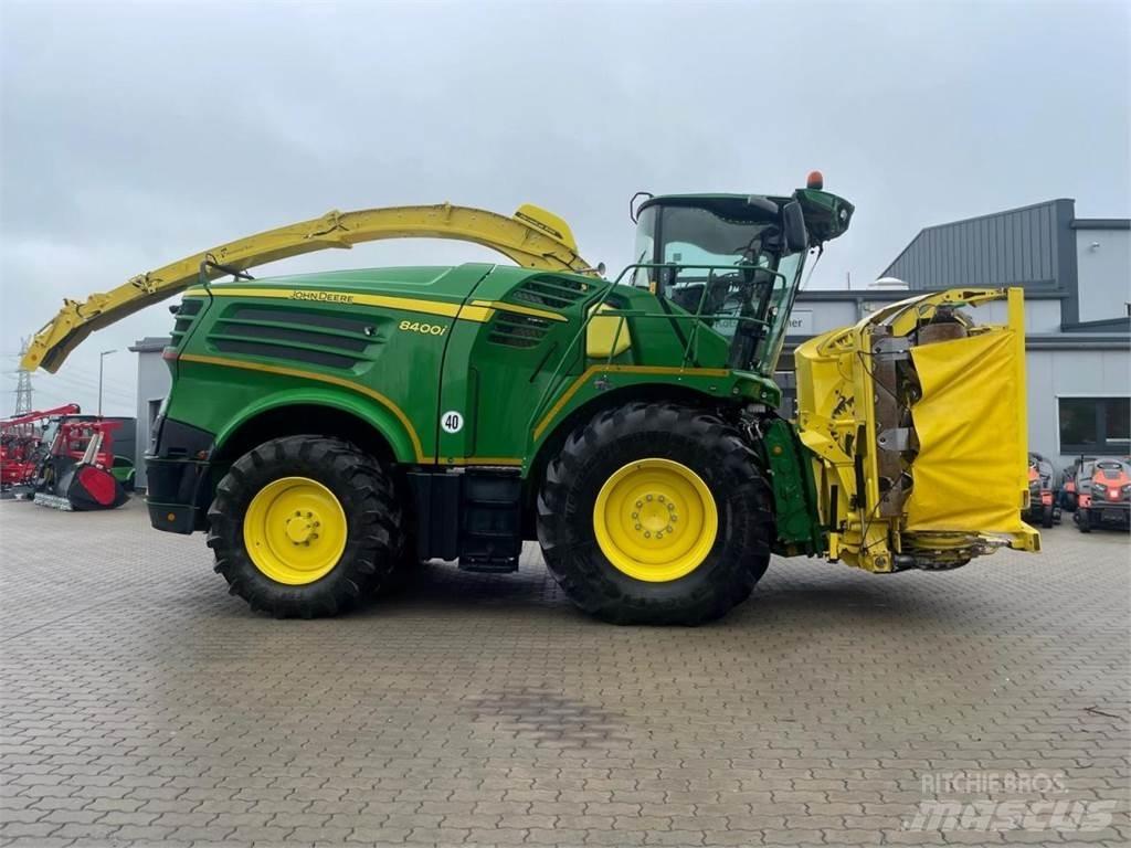 John Deere 8400 i 自走式青贮饲料收割机
