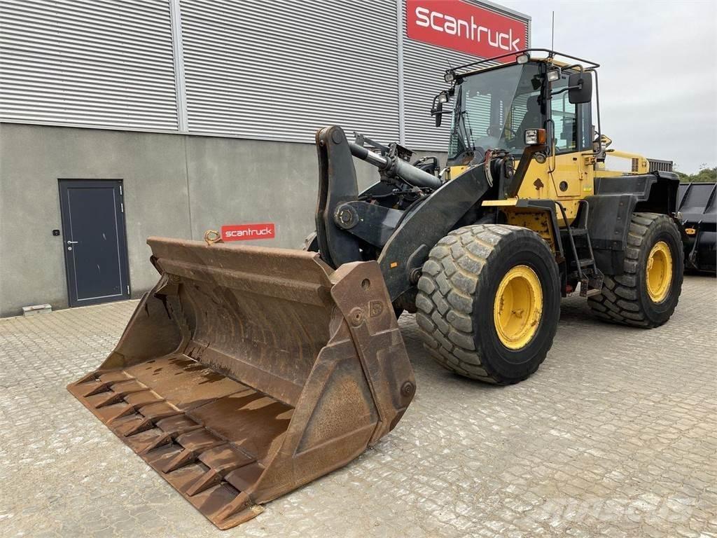 Komatsu WA320PZ-6 轮式装载机