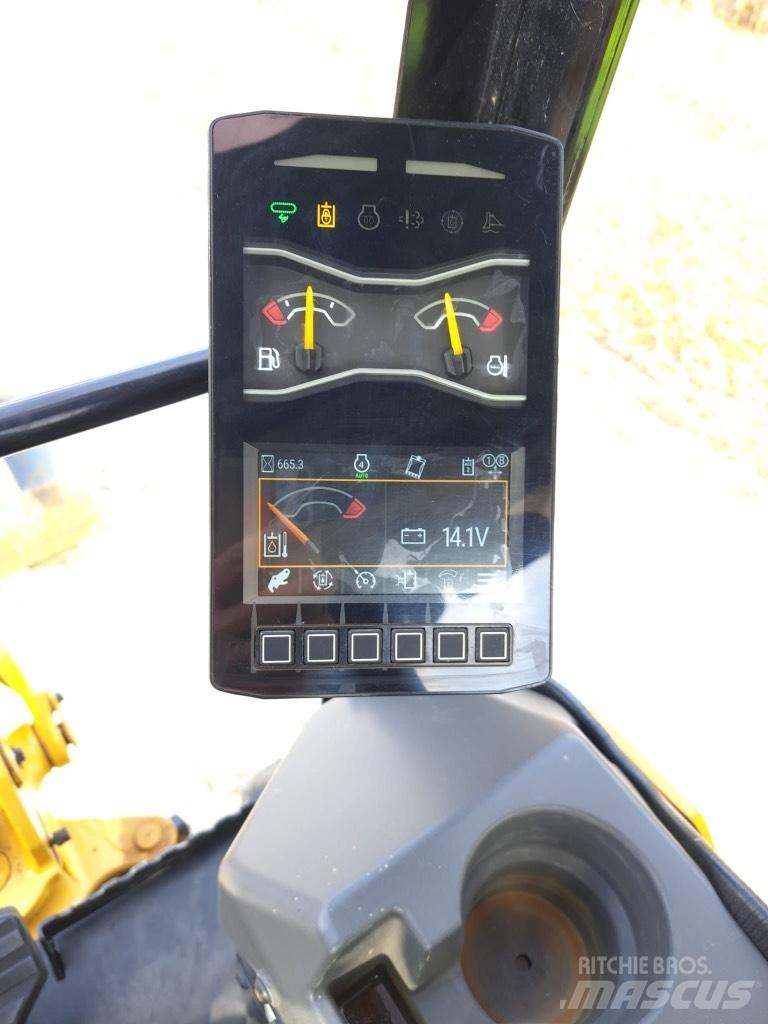 CAT 301.7 小型挖掘机