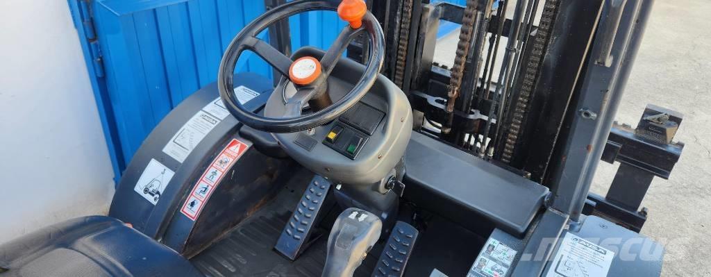 Ausa C 200 H X4 越野叉车|叉装车
