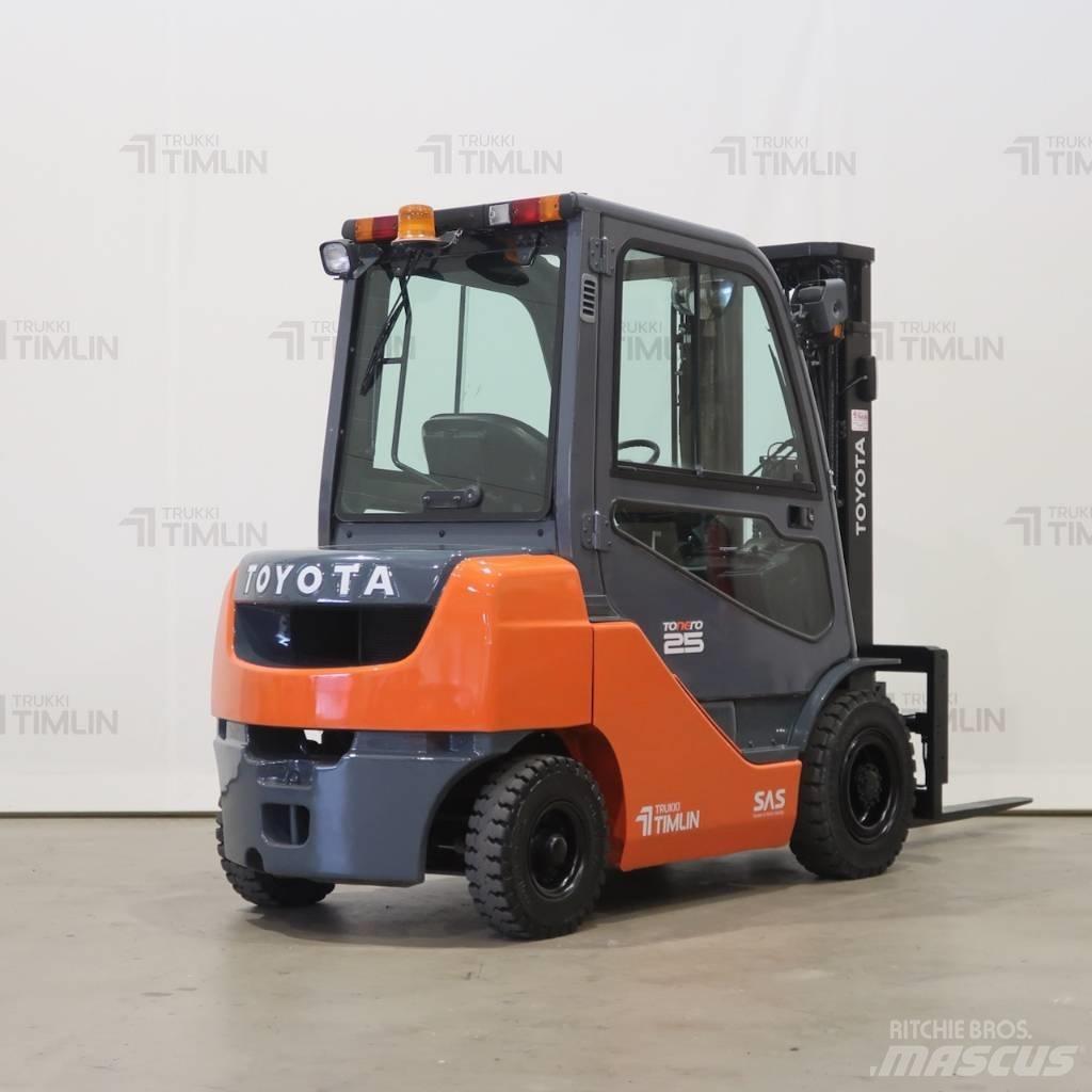 Toyota 52-8FDF25 柴油叉车