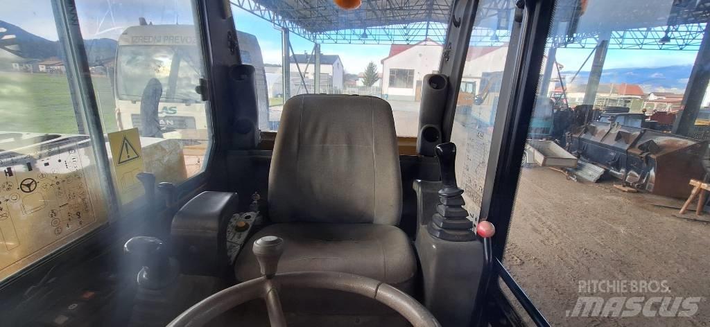 Komatsu PW 110 轮式挖掘机