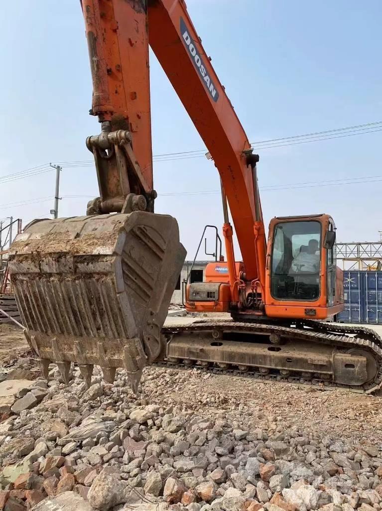 Doosan DX 225 LC 履带挖掘机