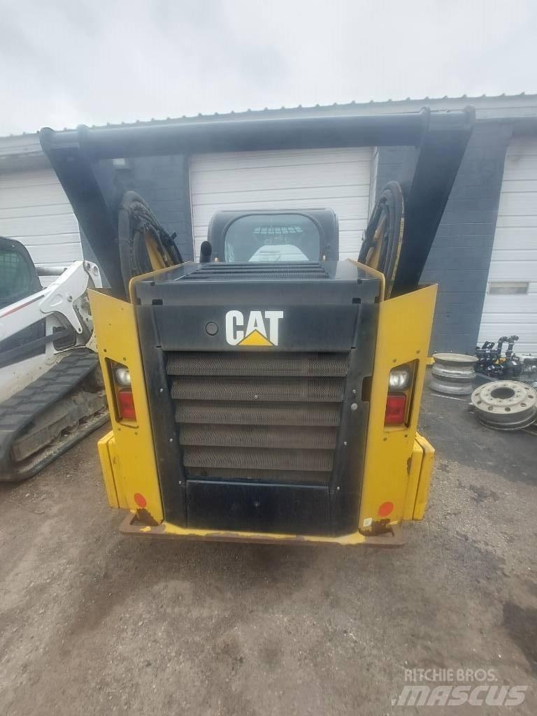 CAT 262D 滑移装载机