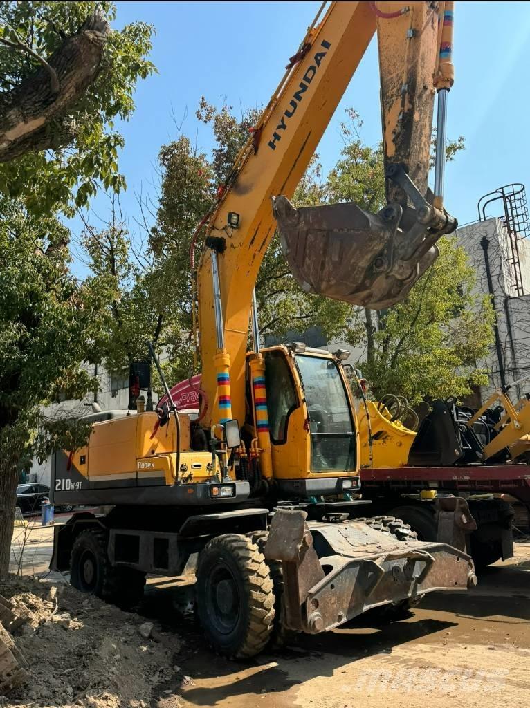 Hyundai 210W-9 轮式挖掘机