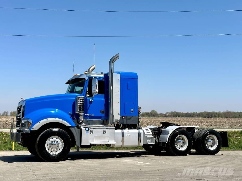 Mack Titan TD 713 牵引车