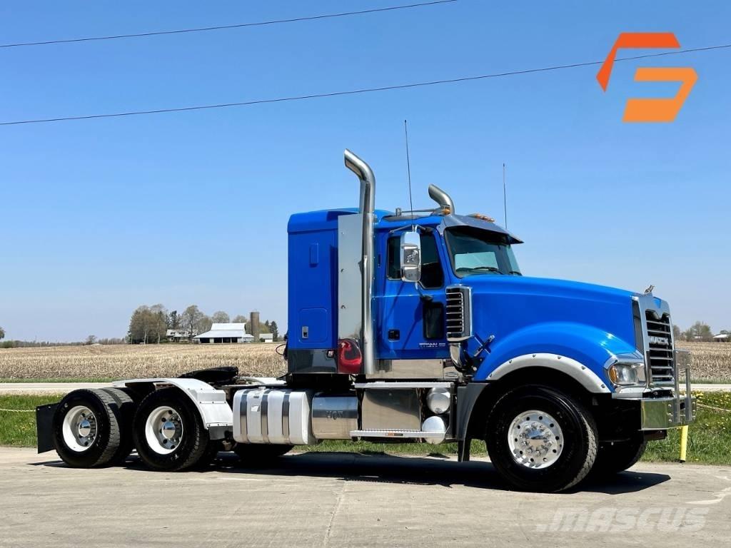 Mack Titan TD 713 牵引车