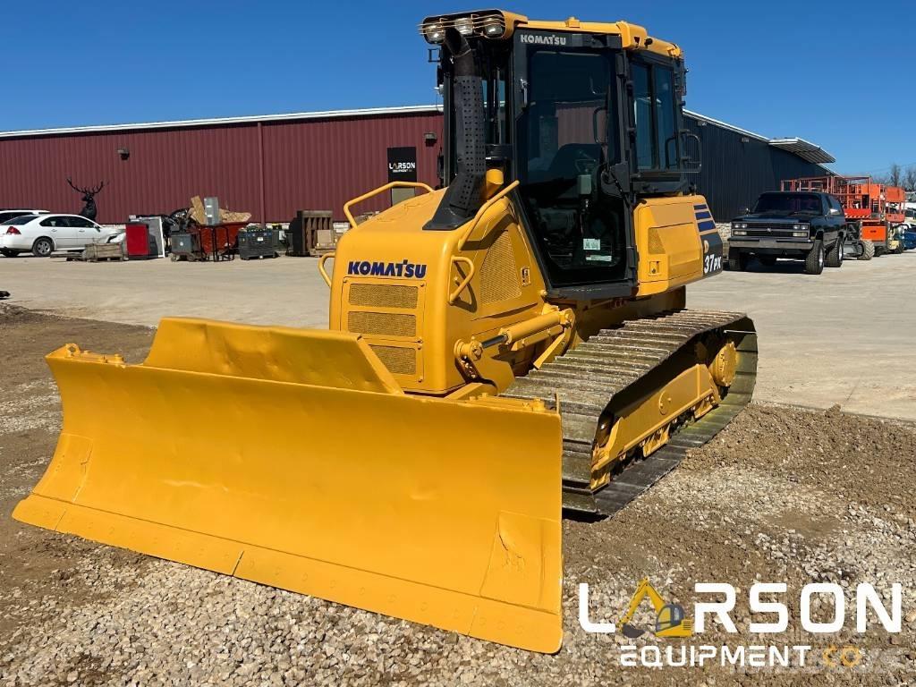 Komatsu D37PX-23 履带式推土机