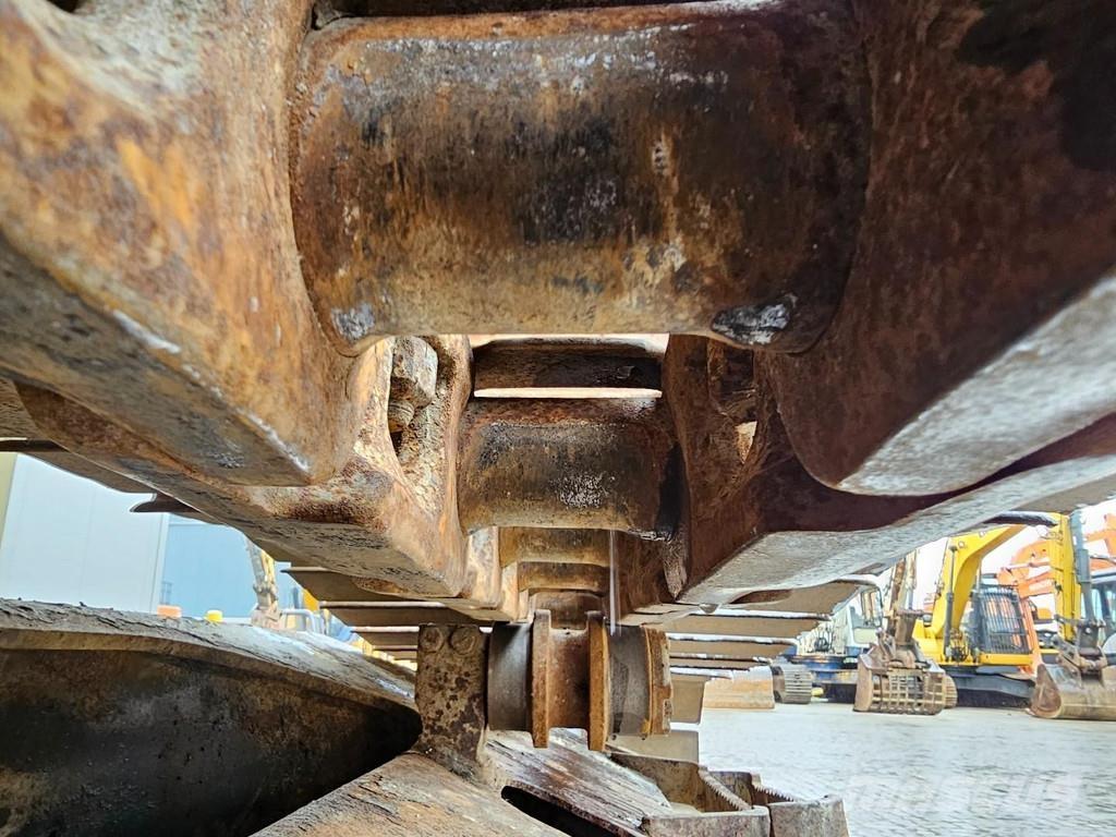 Komatsu HB215LC-2 履带挖掘机