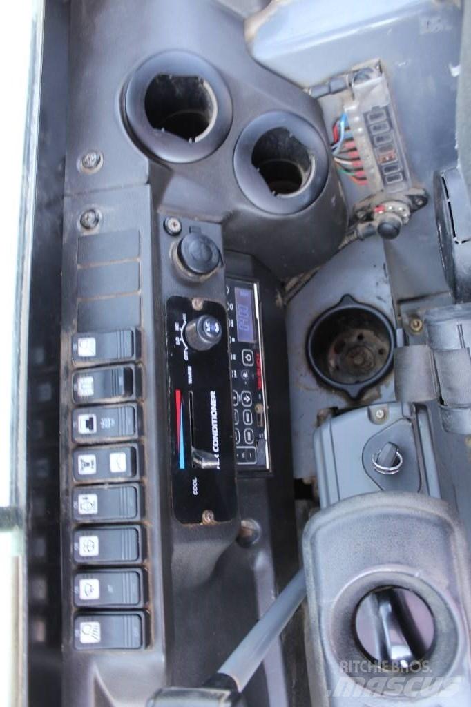 Takeuchi TB 240 小型挖掘机