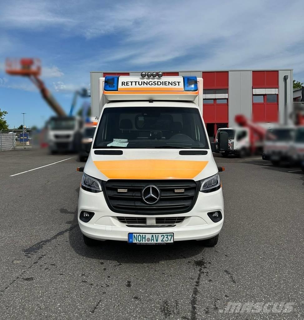 Mercedes-Benz 1000 救护车