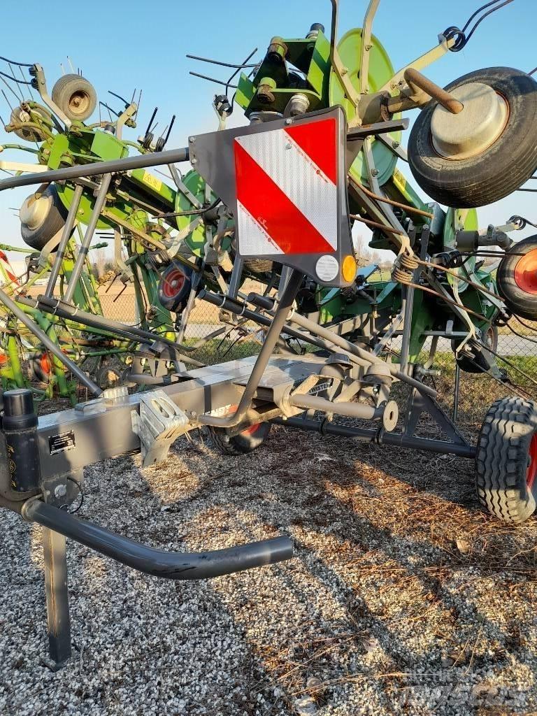 Fendt Twister 901T 犁耙和摊草机