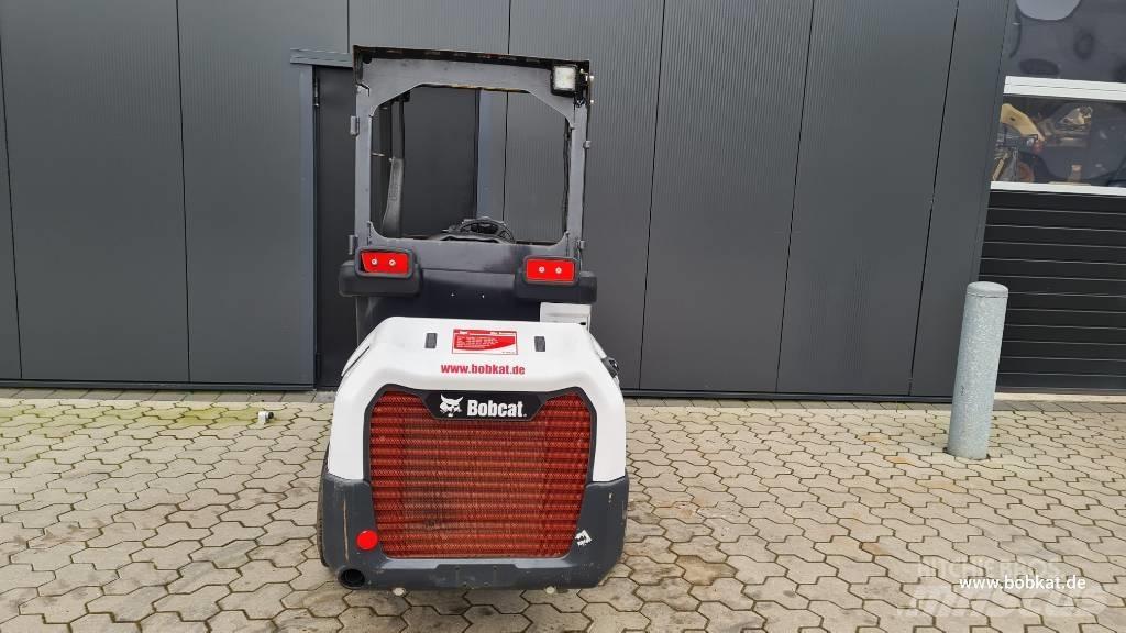 Bobcat L 28 小型装载机