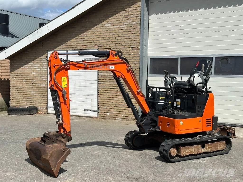 Hitachi ZX19U-6 YR 小型挖掘机