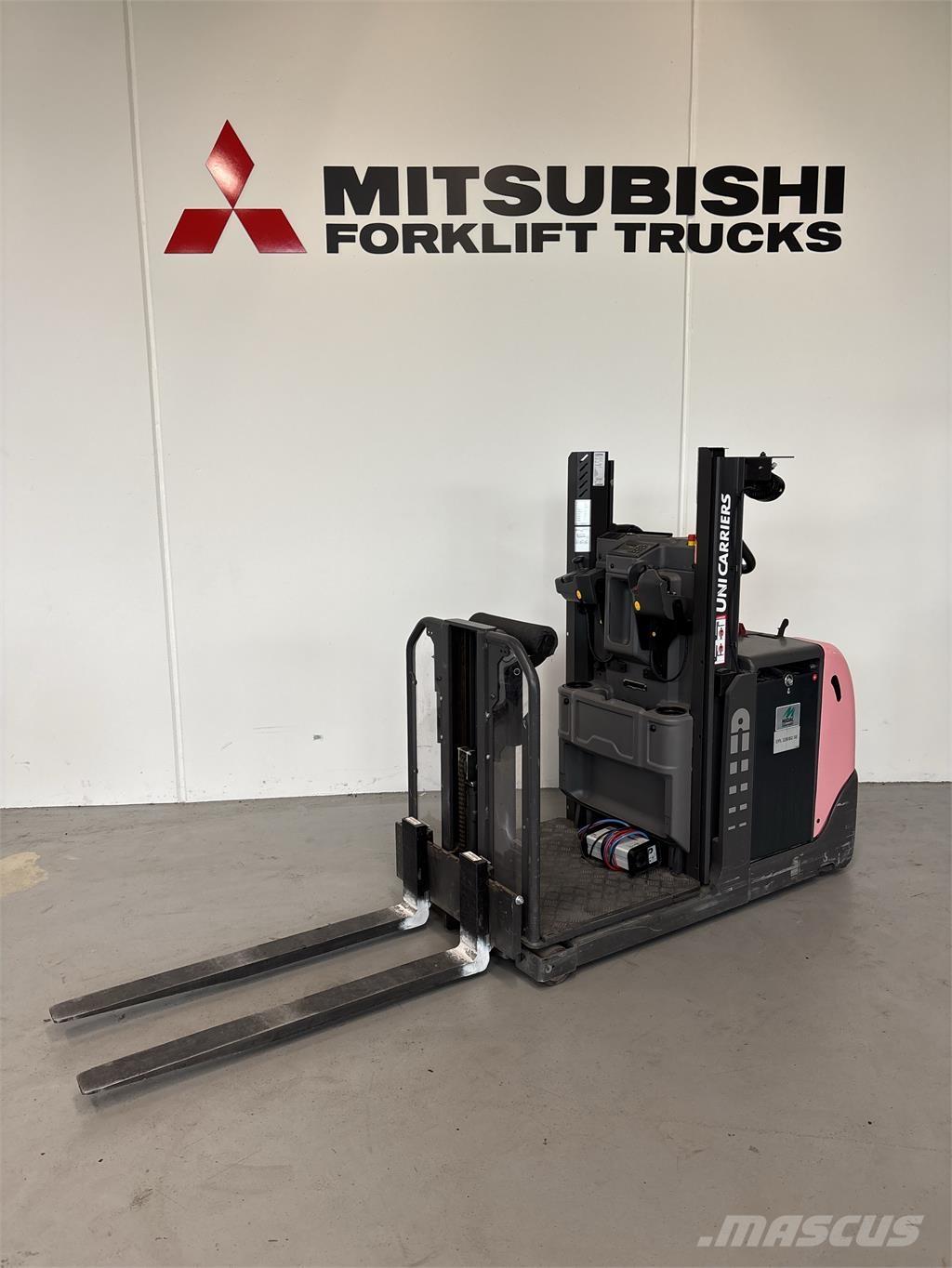 UniCarriers EPL100 低架装载机