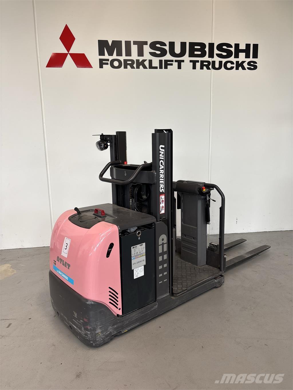 UniCarriers EPL100 低架装载机