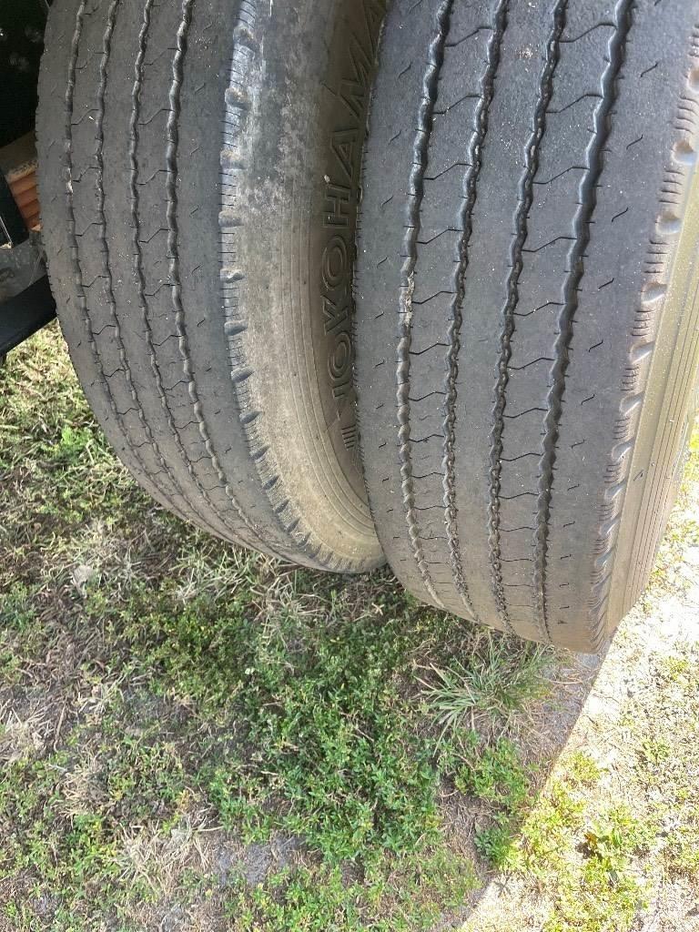 International 4200 平板栏板货车