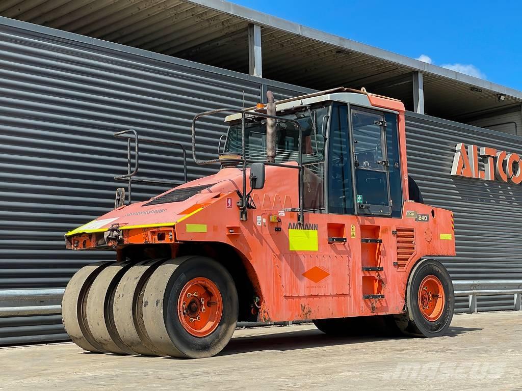 Ammann AP 240 胶轮压路机