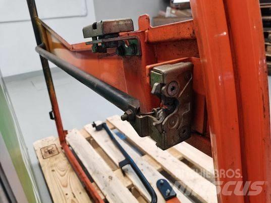 JLG 307 door 驾驶室与内部