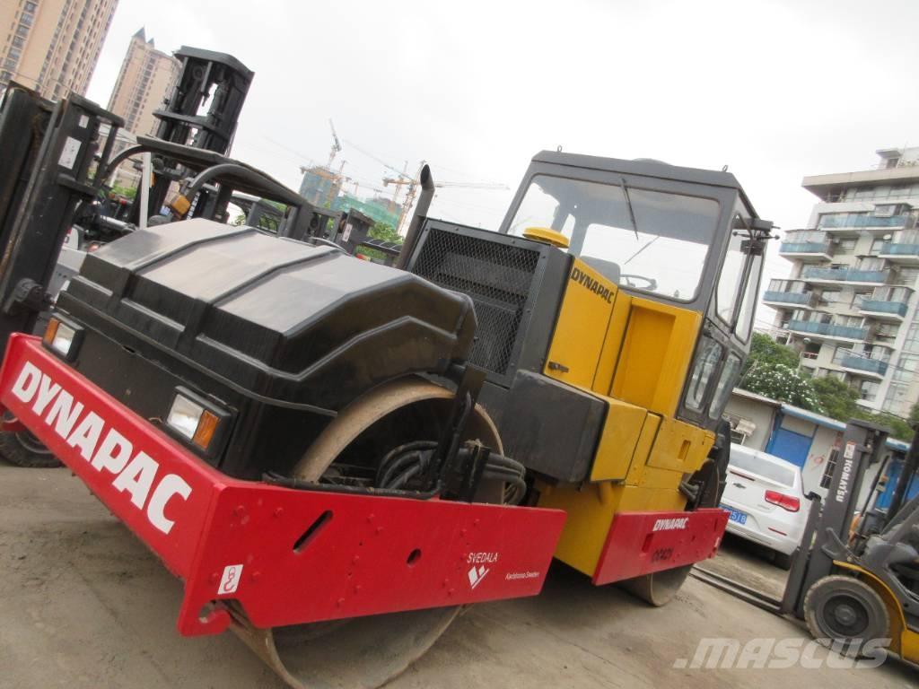 Dynapac CC421 双轮压路机