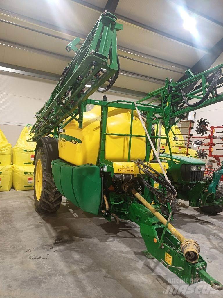 John Deere 740 i 牵引式喷雾机