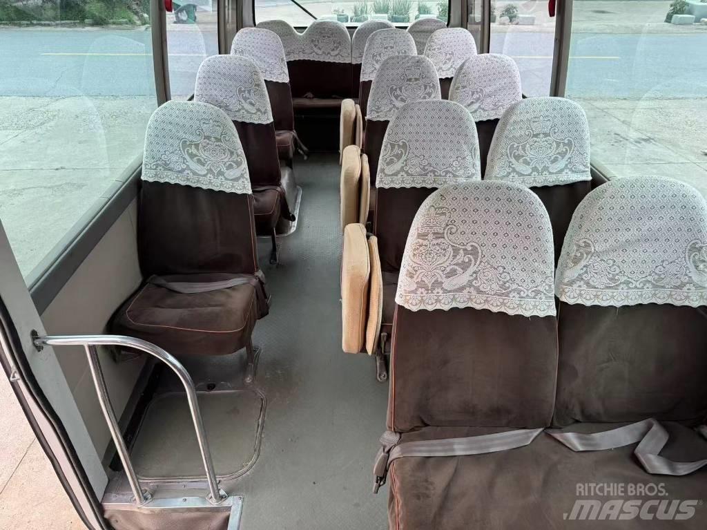 Toyota Coaster 迷你巴士