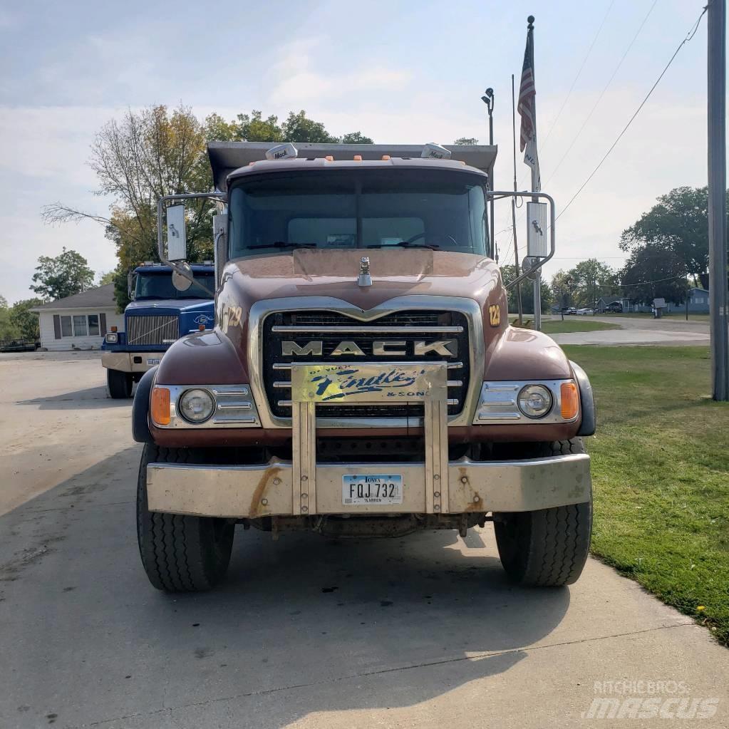 Mack CV 713 自卸式货车