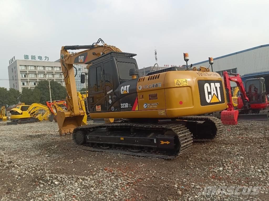 CAT 323 D2L 履带挖掘机