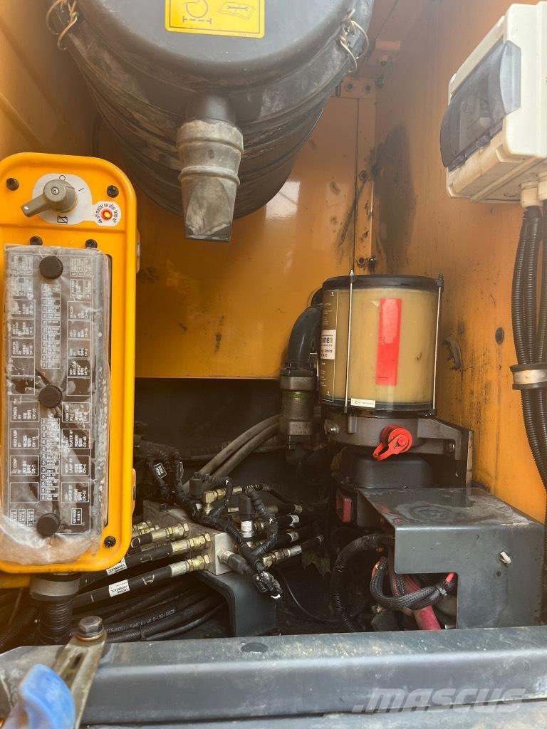 Hyundai HX 300 NL 履带挖掘机