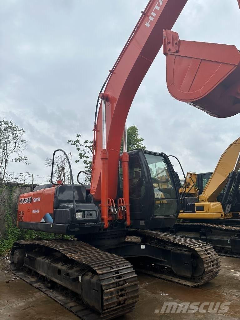 Hitachi ZX 200 履带挖掘机