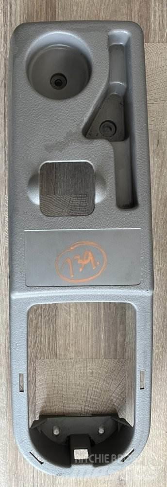 DAF LF PANEL 运输工具-其他