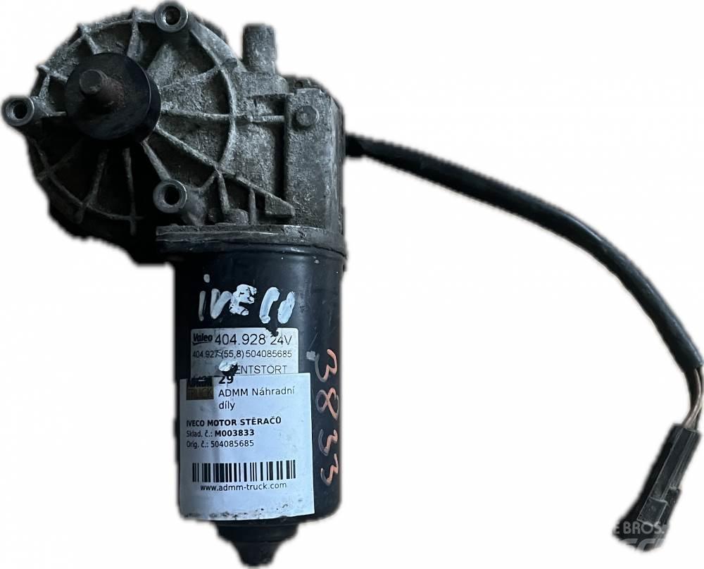  MOTOR STĚRAČŮ 发动机