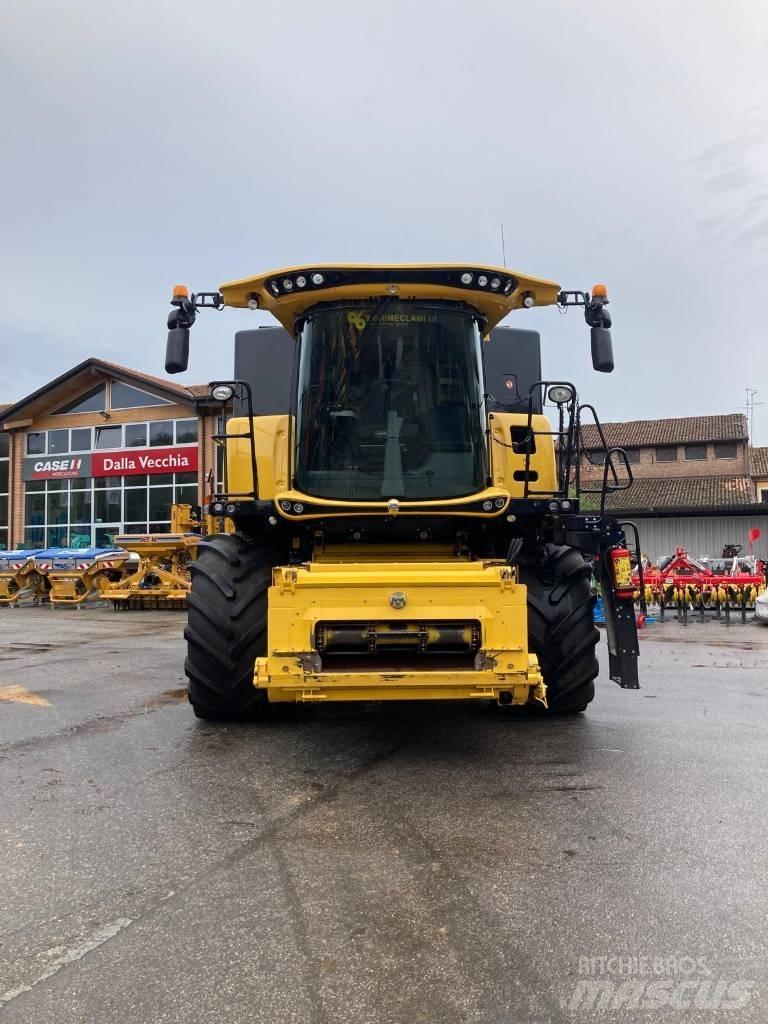 New Holland CR 8.90 联合收割机