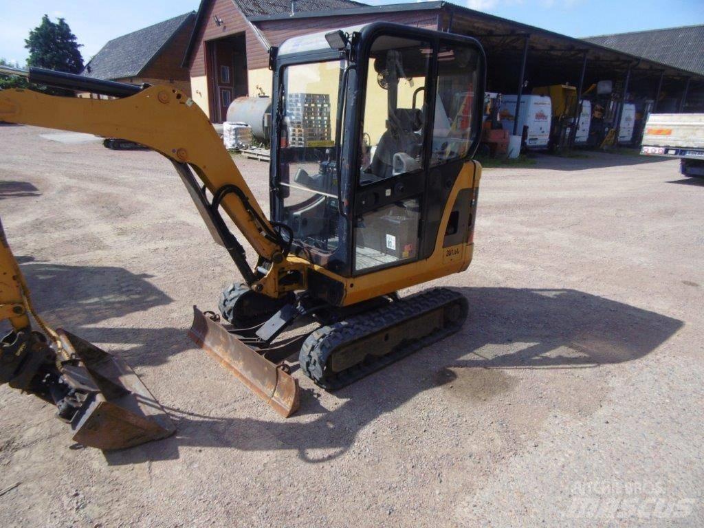 CAT Minigrävare 小型挖掘机