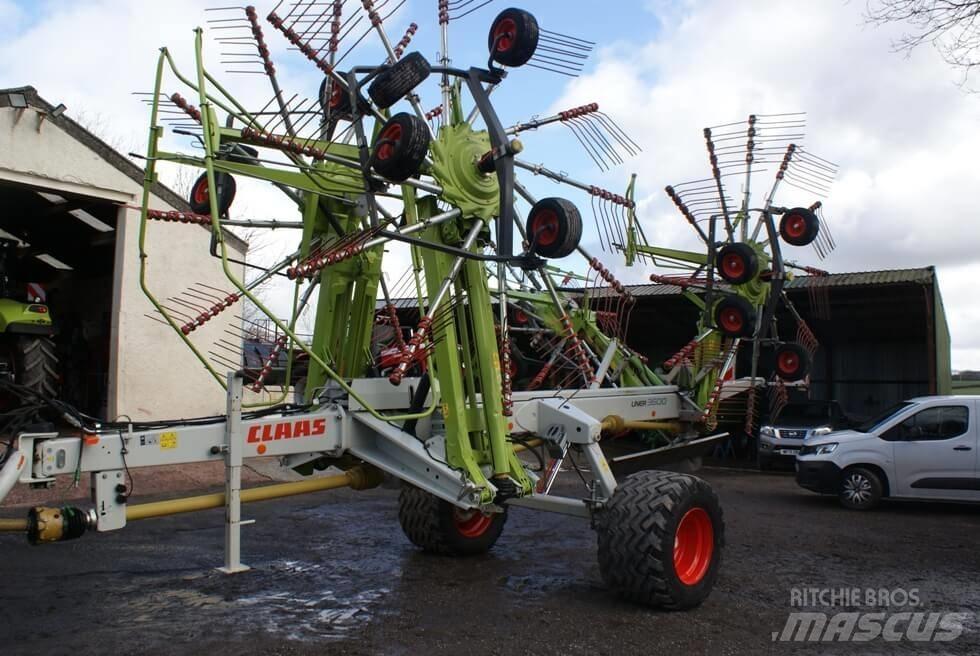 CLAAS Liner 3600 犁耙和摊草机