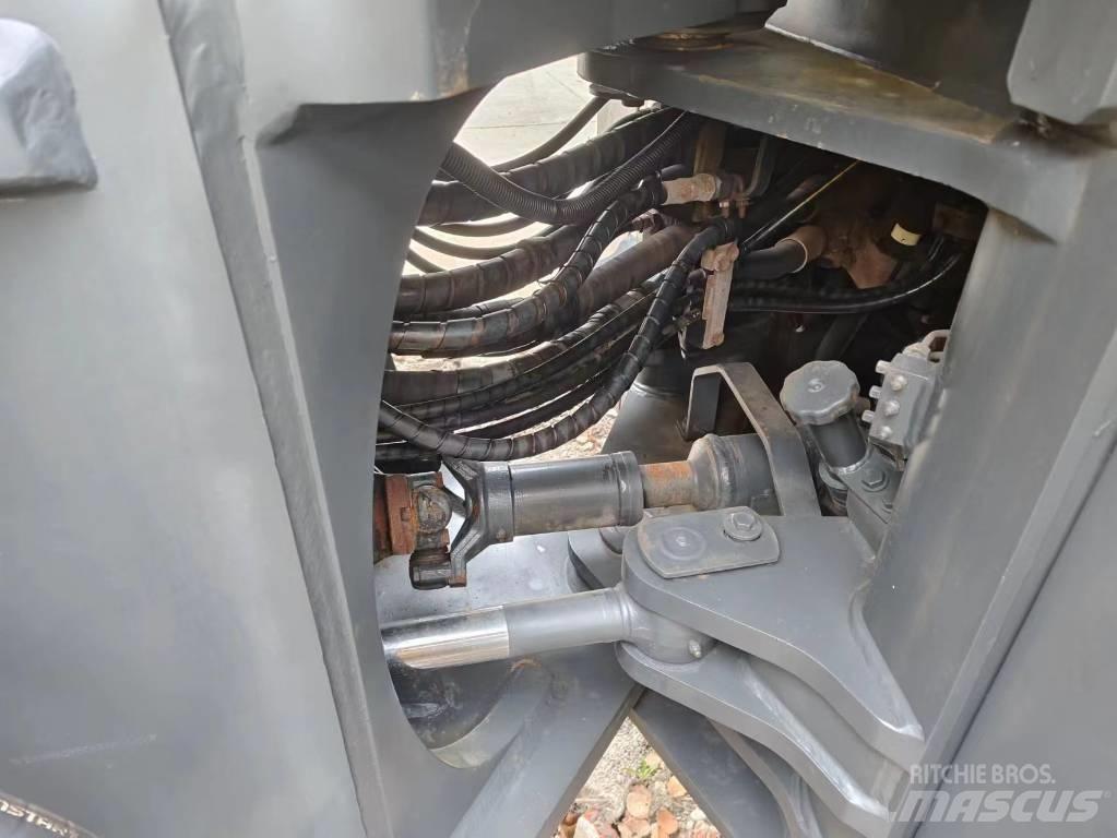 Komatsu WA 470 轮式装载机