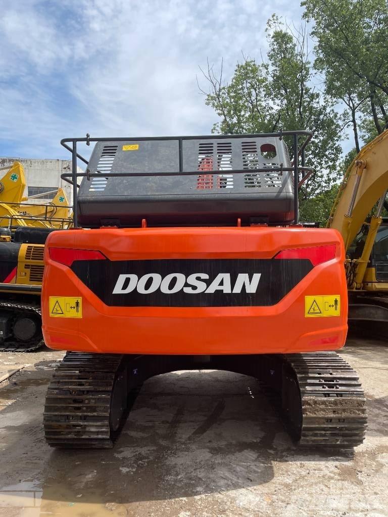Doosan DX 225 中型挖掘机