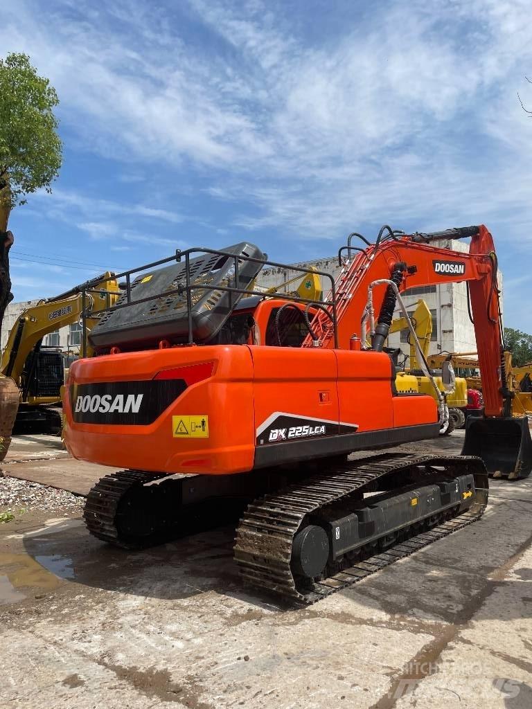 Doosan DX 225 中型挖掘机