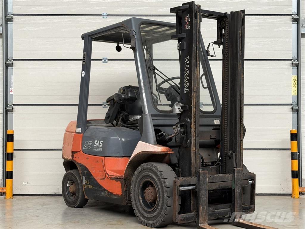 Toyota 62-7FDF25 柴油叉车