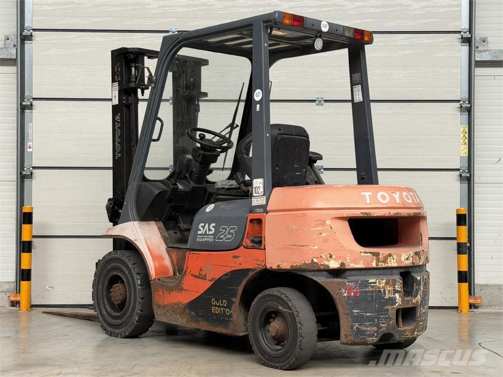 Toyota 62-7FDF25 柴油叉车