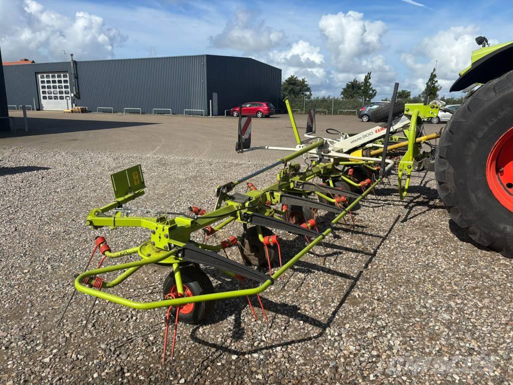 CLAAS Volto 900 犁耙和摊草机