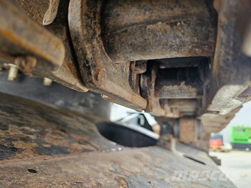 Hitachi ZX 135 US-6 履带挖掘机