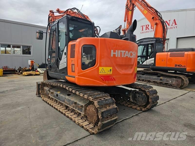 Hitachi ZX 135 US-6 履带挖掘机