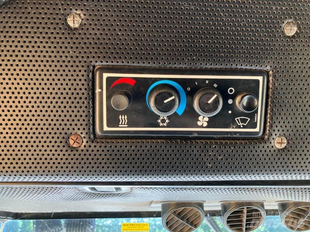 New Holland TX 36 联合收割机