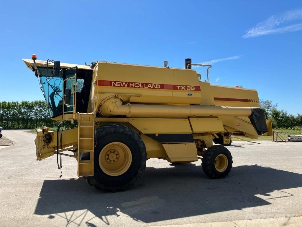 New Holland TX 36 联合收割机